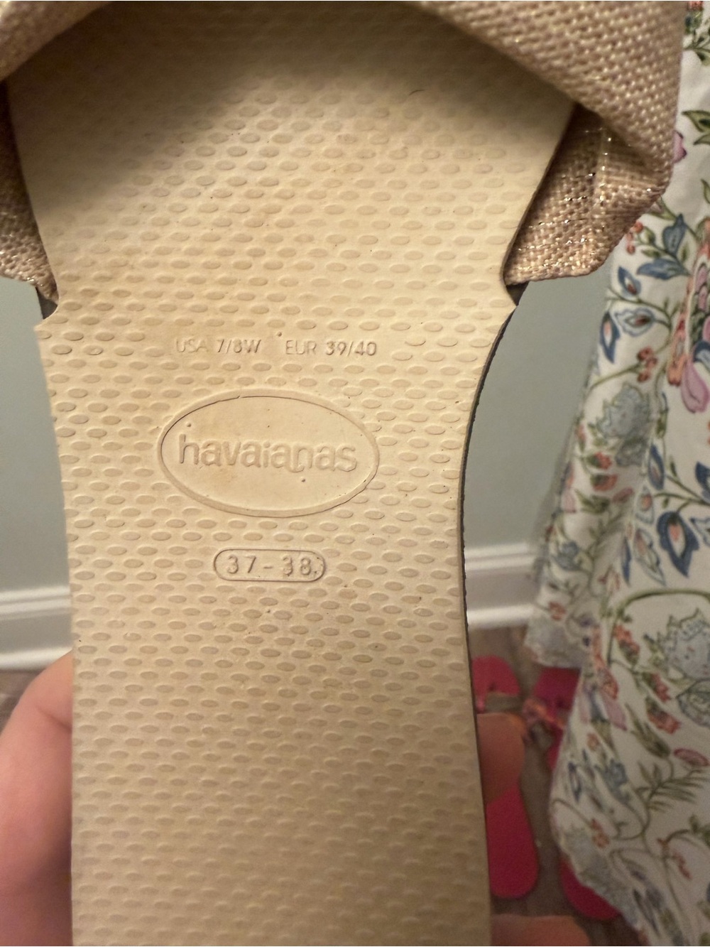Havaianas - You St. Tropez Metallic Shine Sandals - Flipflops - Size 7/8 - Picture 5 of 7